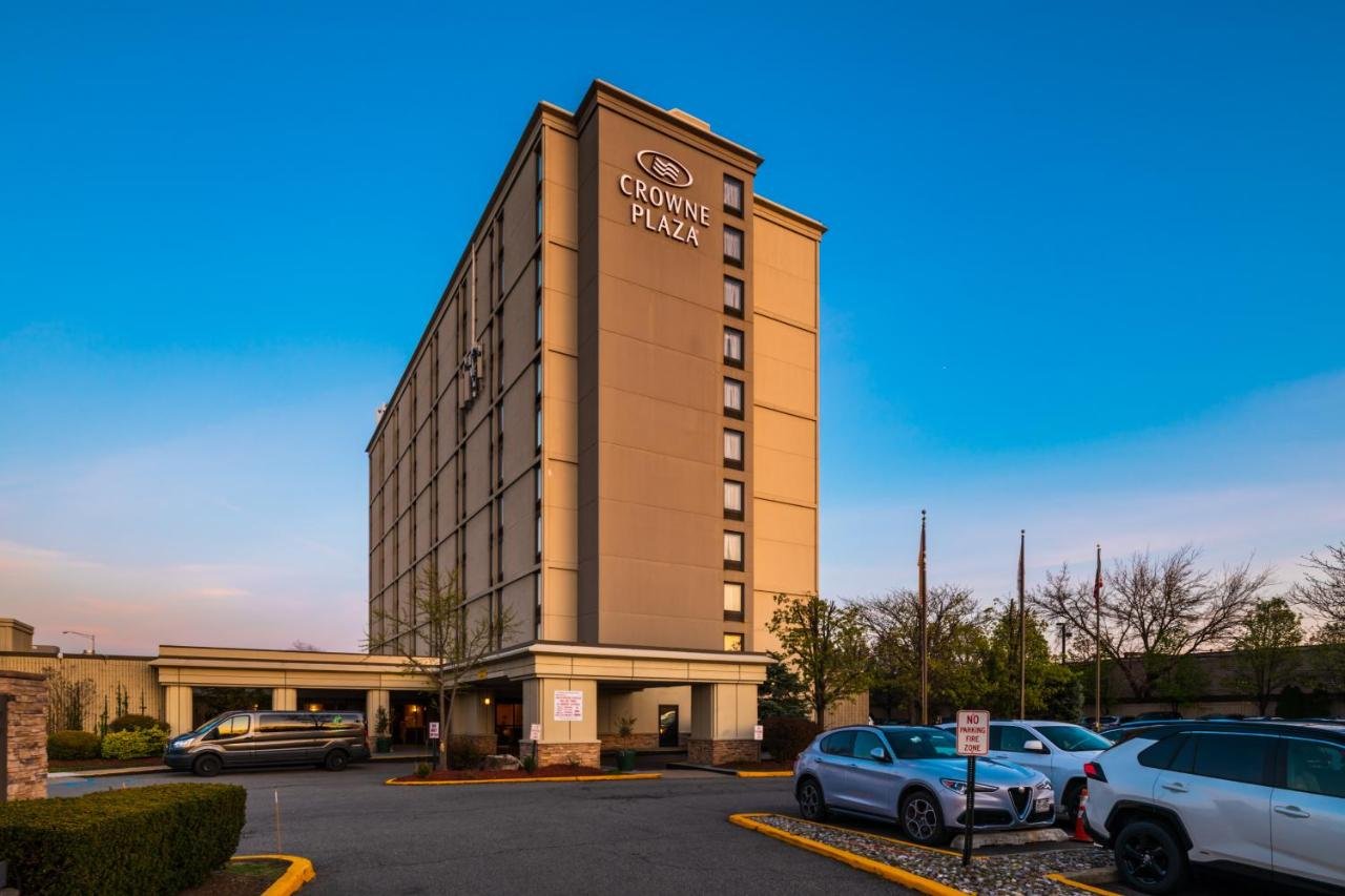 Crowne Plaza Newark Airport, an IHG Hotel