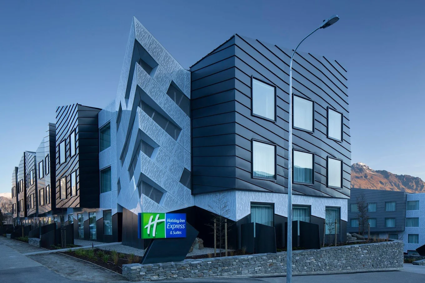 Holiday Inn Express & Suites Queenstown, an IHG Hotel