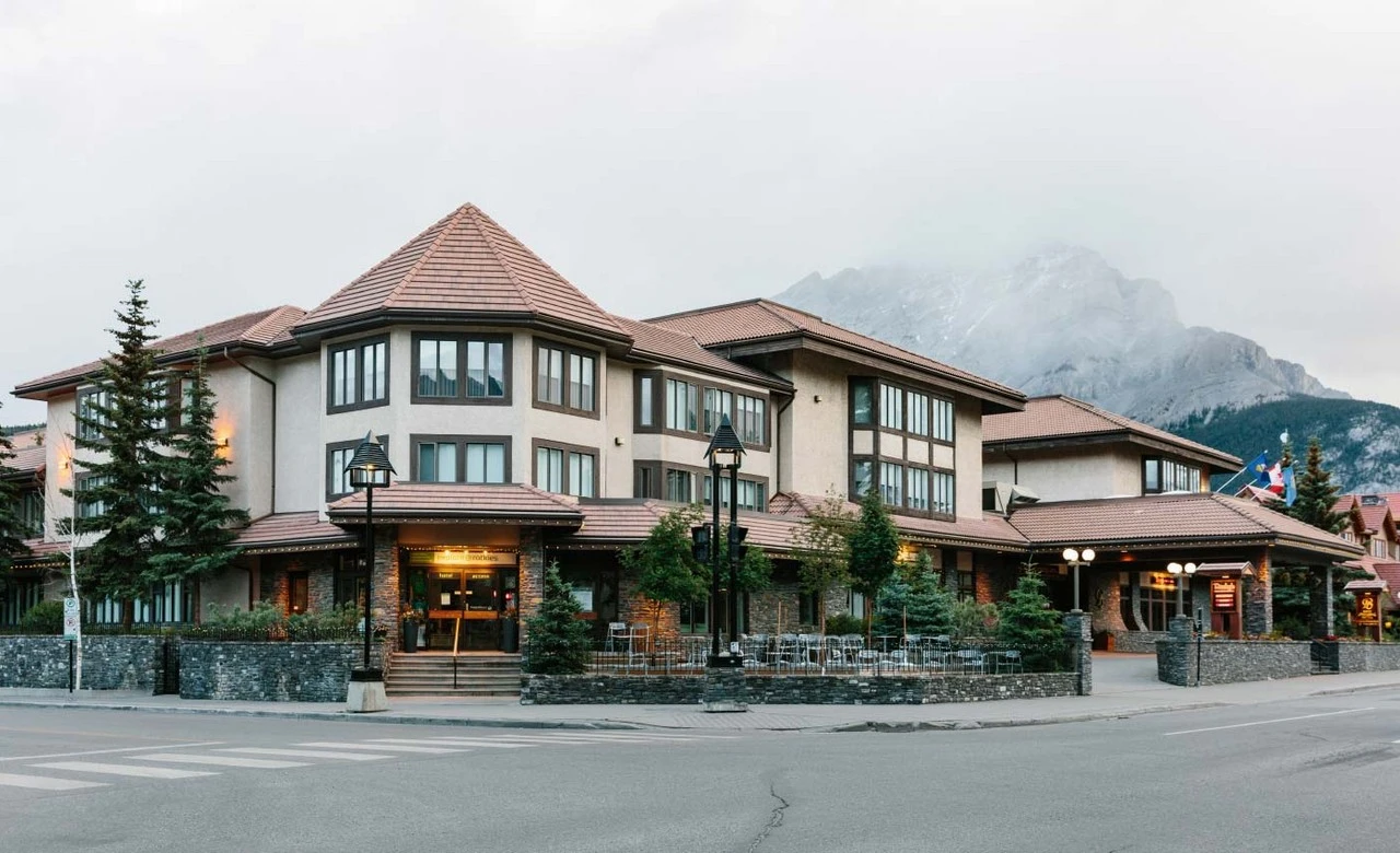 The Elk & Avenue Hotel