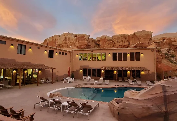 Bluff Dwellings Resort & Spa