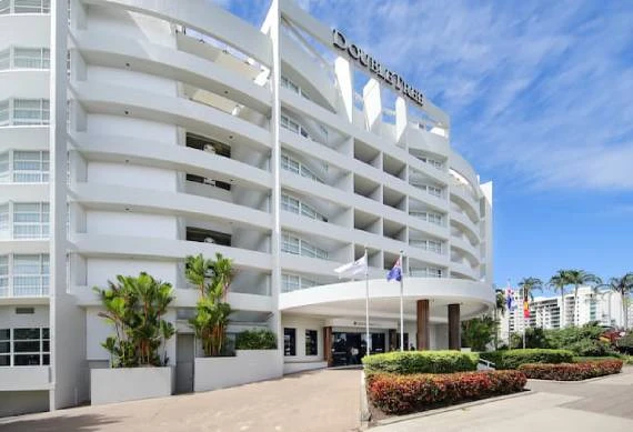 DoubleTree by Hilton Cairns